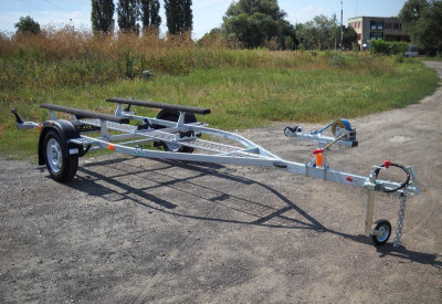 Прицеп с цинковым покрытием для перевозки надувных ПВХ лодок класса RIB длиной до 4,3 м