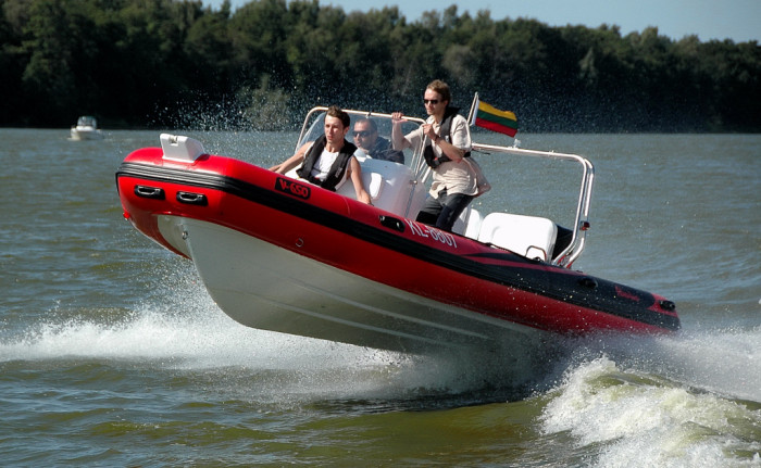 Лодка надувная моторная с жестким дном Adventure RIB Vesta V-650