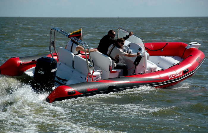 Лодка надувная моторная с жестким дном Adventure RIB Vesta V-650