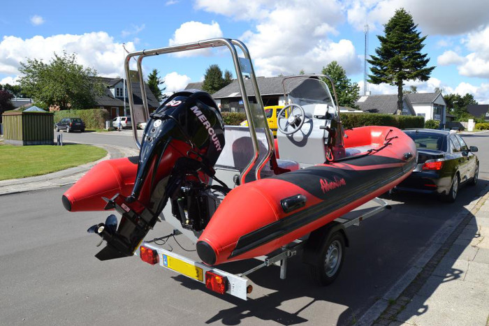 Лодка надувная моторная с жестким дном Adventure RIB Vesta V-550