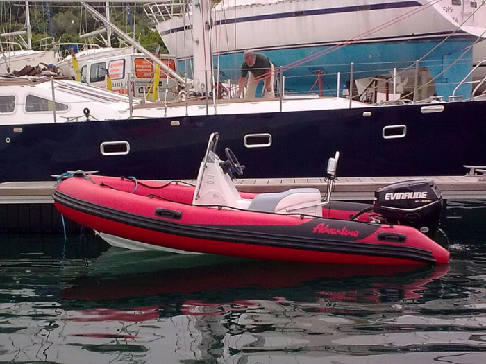 Лодка надувная моторная с жестким дном Adventure RIB Vesta V-380